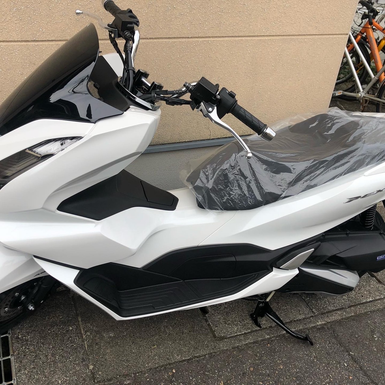 HONDA　PCX125　新車ホワイト入荷！　若林自転車商会　大津市